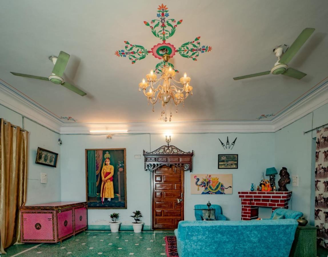 Hotel Ambavgarh Palace Удайпур Экстерьер фото