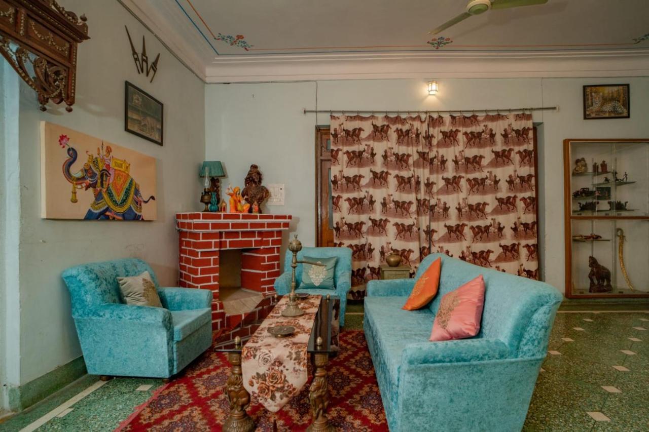 Hotel Ambavgarh Palace Удайпур Экстерьер фото