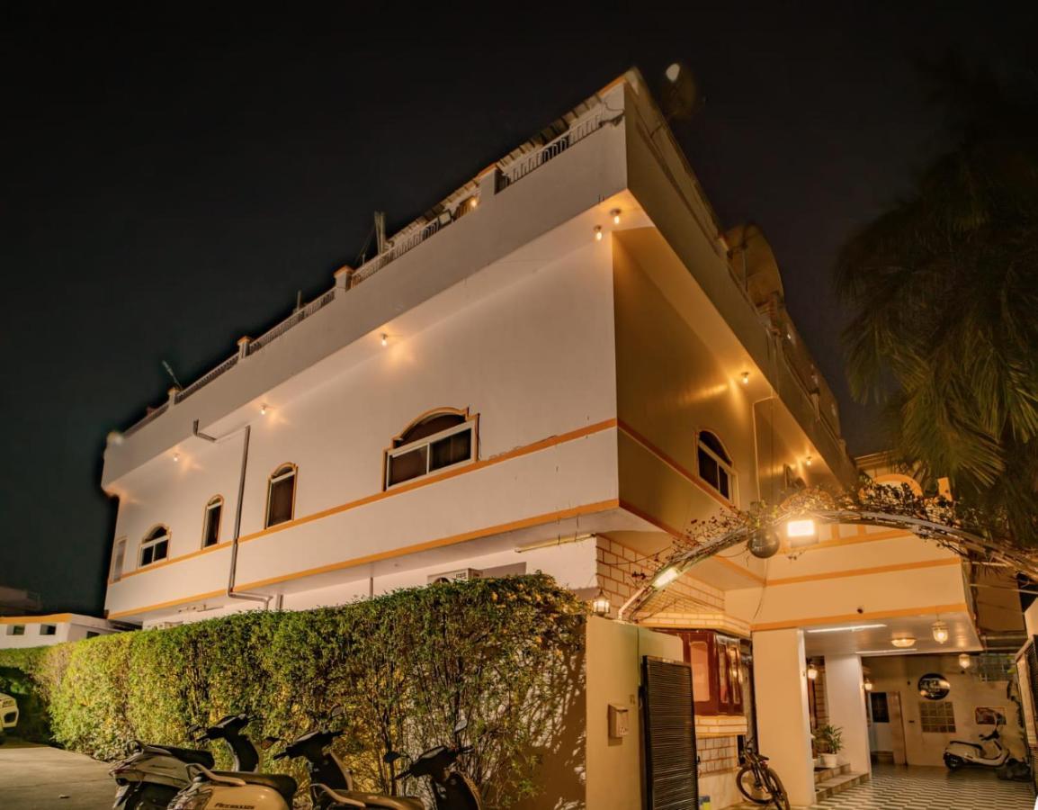 Hotel Ambavgarh Palace Удайпур Экстерьер фото