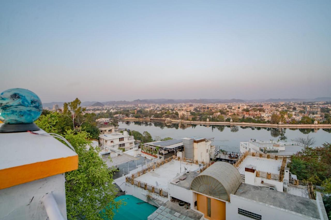 Hotel Ambavgarh Palace Удайпур Экстерьер фото