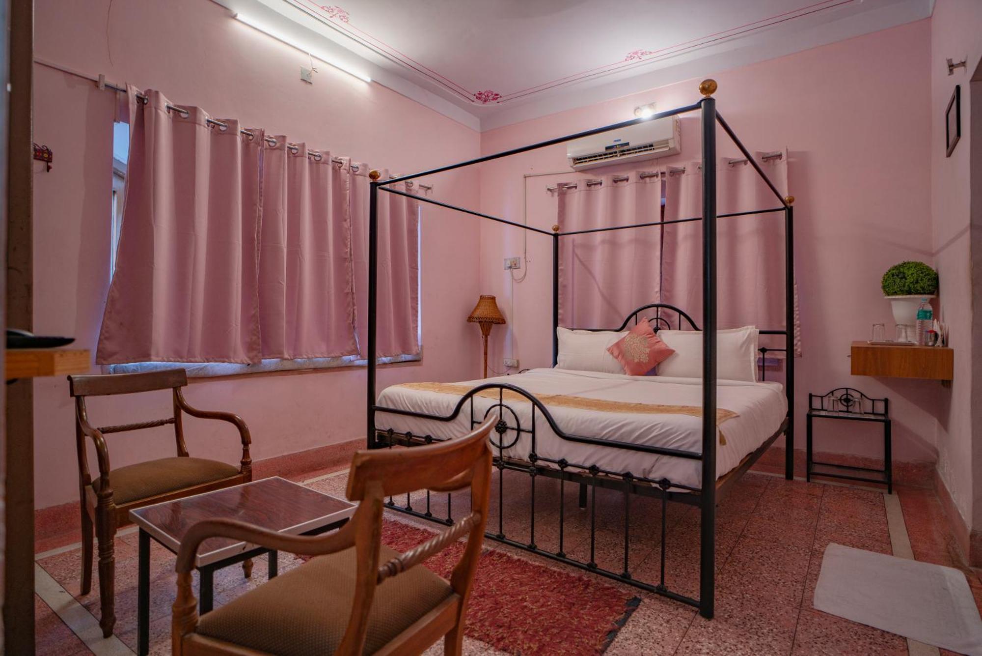 Hotel Ambavgarh Palace Удайпур Экстерьер фото