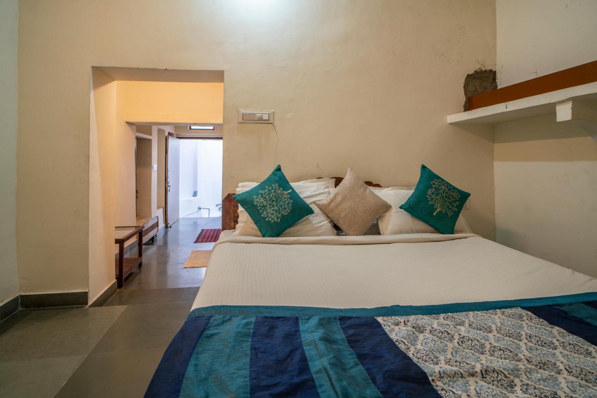 Hotel Ambavgarh Palace Удайпур Экстерьер фото